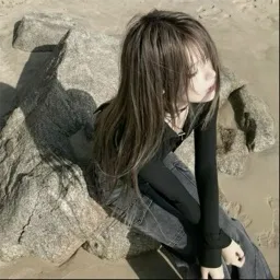 الصفحة الرئسية 29944 egirl sitting on rock